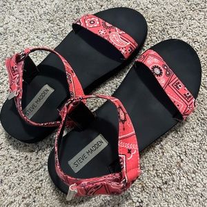 steve madden strappy sandals 🍧